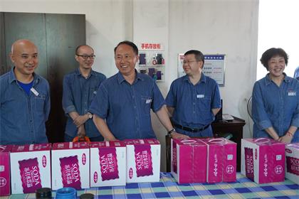 廖廷君慰问3.JPG
