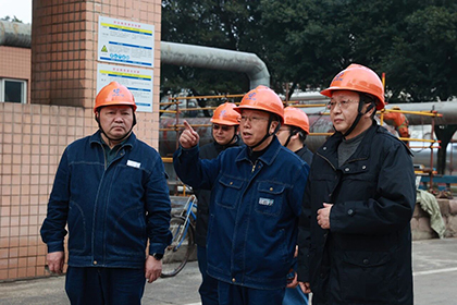 金沙澳门(中国)唯一官方网站股份公司总经理傅利才一行深入大修现场检查指导工作