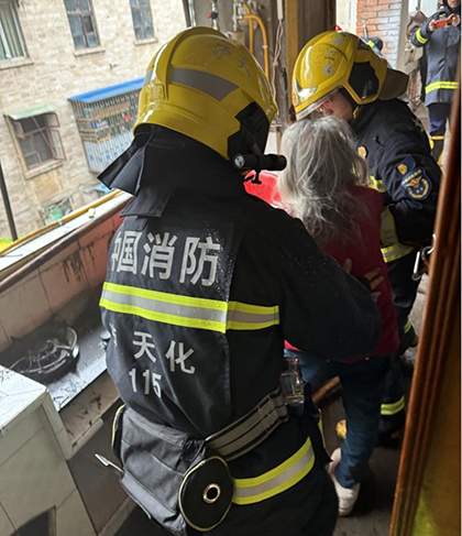 金沙澳门(中国)唯一官方网站消防救护中心成功处置民房火灾事故