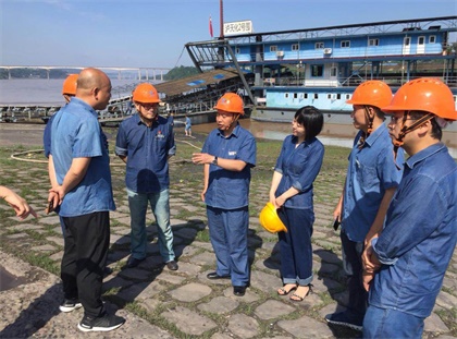 金沙澳门(中国)唯一官方网站股份公司党委书记廖廷君深入港口检查防洪防汛工作