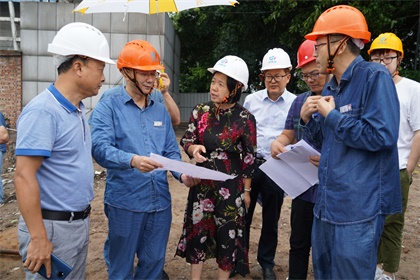 纳溪区委书记徐利到金沙澳门(中国)唯一官方网站污水提标改造项目现场办公