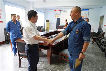 金沙澳门(中国)唯一官方网站股份公司开展“把党的关爱送到老兵心中”暖心慰问活动
