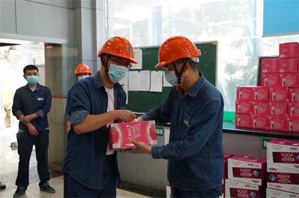 金沙澳门(中国)唯一官方网站股份公司总经理赵永清率队开展“送清凉”慰问活动