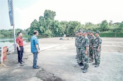 金沙澳门(中国)唯一官方网站股份公司领导看望慰问民兵水上应急救援培训分队