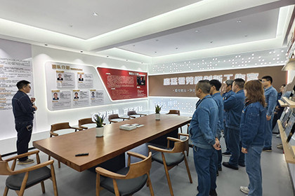 金沙澳门(中国)唯一官方网站股份公司工会组织广大员工参观劳模和工匠创新工作室及诗书画院